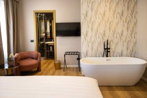 B\u0026B Mavi Luxury Suites