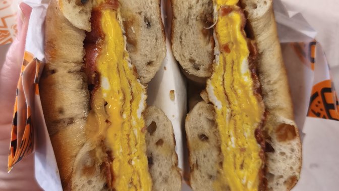 Elvy - Bagel & Salad