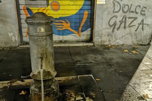 Public Fountain \u002D Drinkable Water