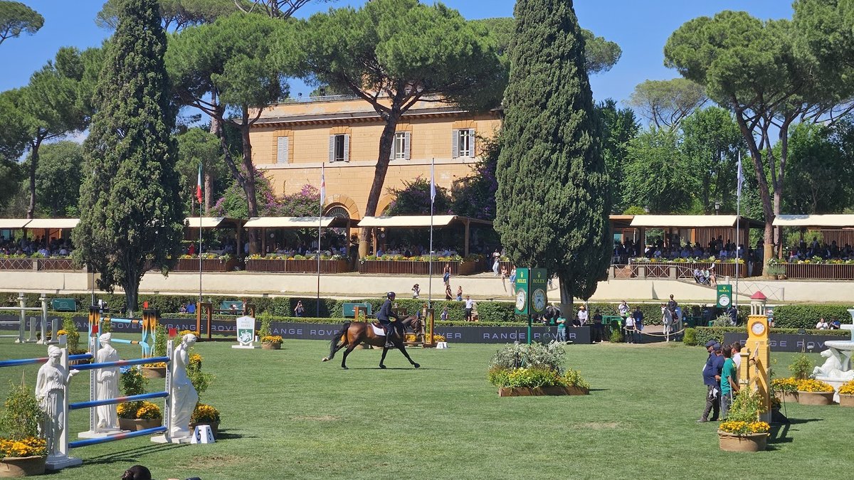 Open-Air Pop History: Claudio Baglioni at Villa Borghese